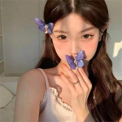 活在暗下封面